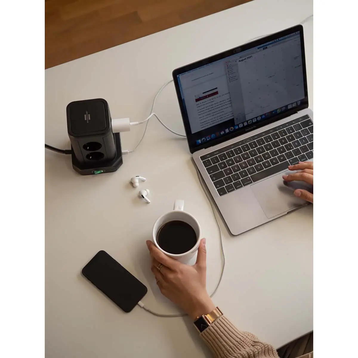 Tabletop socket 8V in 45° arrangement 4x USB 4.8A