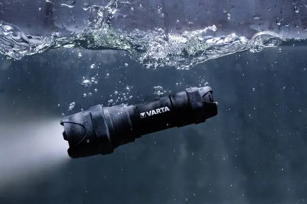 Zaklamp LED F10 Pro onverwoestbaar 3AAA